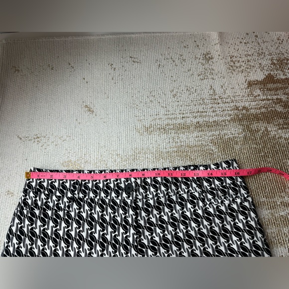 TALBOTS Petites Black White Parrot Print Capris | Size 10P - Picture 8 of 10